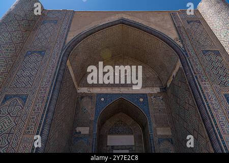 20 JUIN 2023, SAMARCANDE, OUZBÉKISTAN : mosaïque de la mosquée Bibi-Khanym, Samarcande, Ouzbékistan image rapprochée Banque D'Images