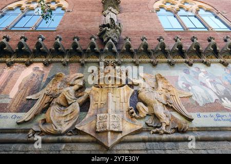 Belles décorations de bâtiments au complexe hospitalier Sant Pau à Barcelone, Espagne. Banque D'Images