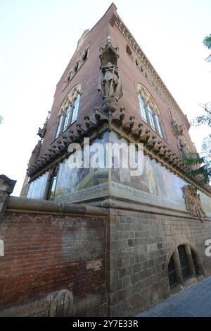 Belles décorations de bâtiments au complexe hospitalier Sant Pau à Barcelone, Espagne. Banque D'Images