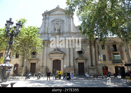 La belle église Sant Miquel del Port à la Placa de la Barceloneta, Barcelone, Espagne. Banque D'Images