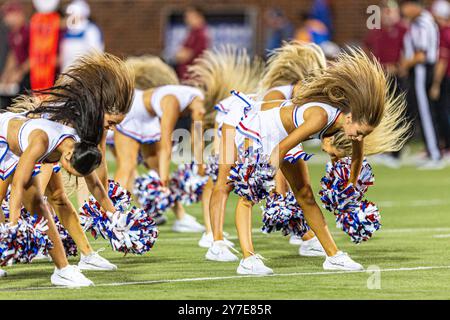 Dallas, Texas, États-Unis. 28 septembre 2024. Cheerleaders en action pendant le match entre les Florida State Seminoles et les SMU Mustangs au Gerald J. Ford Stadium de Dallas, Texas. (Crédit image : © Dan Wozniak/ZUMA Press Wire) USAGE ÉDITORIAL SEULEMENT! Non destiné à UN USAGE commercial ! Banque D'Images