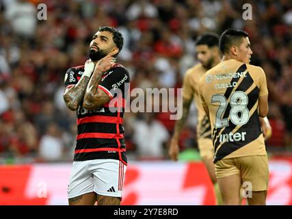 RIO DE JANEIRO, BRÉSIL - SEPTEMBRE 29 : GABRIEL BARBOSA de Flamengo manque une chance lors du match entre Flamengo et Athletico Paranaense Banque D'Images