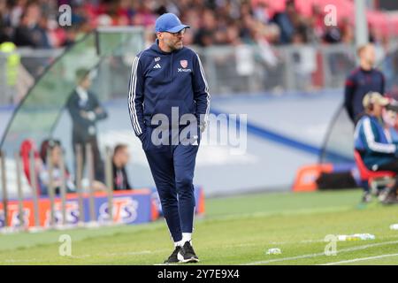 Czestochowa, Pologne. 28 septembre 2024. L'entraîneur Marek Papszun de Rakow Czestochowa vu lors du match de football de la Ligue polonaise PKO BP Ekstraklasa 2024/2025 entre Rakow Czestochowa et Puszcza Niepolomice au stade Municipal. Score final : Rakow Czestochowa 2:0 Puszcza Niepolomice. Crédit : SOPA images Limited/Alamy Live News Banque D'Images