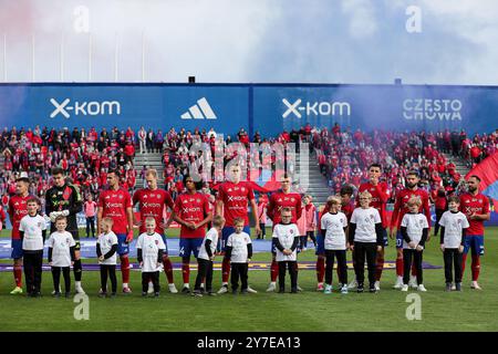 Czestochowa, Pologne. 28 septembre 2024. Équipe de Rakow Czestochowa vu lors de la Ligue polonaise PKO BP Ekstraklasa 2024/2025 match de football entre Rakow Czestochowa et Puszcza Niepolomice au stade Municipal. Score final : Rakow Czestochowa 2:0 Puszcza Niepolomice. Crédit : SOPA images Limited/Alamy Live News Banque D'Images