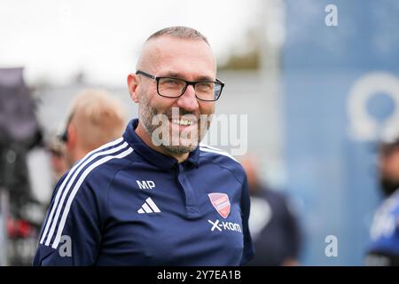 Czestochowa, Pologne. 28 septembre 2024. L'entraîneur Marek Papszun de Rakow Czestochowa vu lors du match de football de la Ligue polonaise PKO BP Ekstraklasa 2024/2025 entre Rakow Czestochowa et Puszcza Niepolomice au stade Municipal. Score final : Rakow Czestochowa 2:0 Puszcza Niepolomice. Crédit : SOPA images Limited/Alamy Live News Banque D'Images