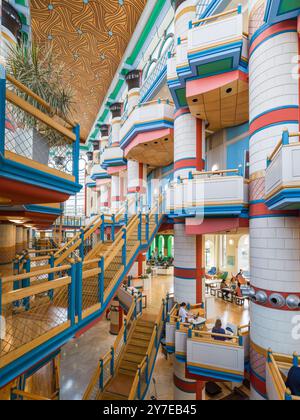 Juge Business School, Cambridge. Conçu dans un style post-moderne par l'architecte John Outram Banque D'Images