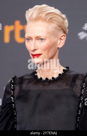 Saint-Sébastien, Espagne. 30 septembre 2024. Saint-Sébastien, Espagne. 30 septembre 2024. Tilda Swinton a assisté à Red Carpet 'la Habitacion de Al Lado/The Room Next Door' lors du 72e Festival international du film de San Sebastian au Palais Kursaal le 30 septembre 2024 à Donostia/San Sebastian, Espagne. Crédit : album/Alamy Live News crédit : album/Alamy Live News Banque D'Images