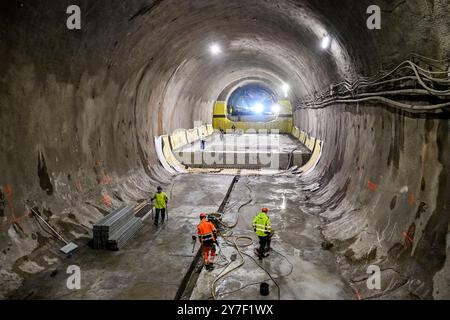 Prague, République tchèque. 27 septembre 2024. Construction de la ligne de métro d à Prague, République tchèque, le 30 septembre 2024. Tunnel technologique de service à la gare de Pankrac. Crédit : vit Simanek/CTK photo/Alamy Live News Banque D'Images