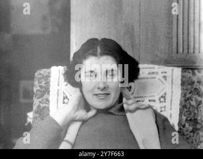 Lorsque Lily D'Alvarez, la championne espagnole de tennis, a rendu visite à Madrid, elle a été commandée par le roi Alphonse à une audience au Palais, et le monarque a pris cette photographie d'elle pour lui-même. 16 mars 1926. Banque D'Images