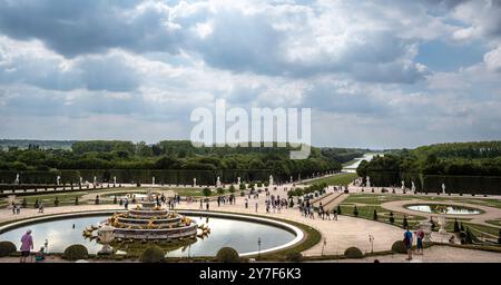 Vue sur la Fontaine de Latona dans les jardins de Versailles - France Banque D'Images