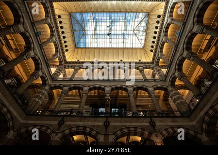 Vue intérieure de la Grande salle de Magna Plaza - Amsterdam, pays-Bas Banque D'Images