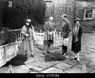 M. et Mme Henry Ford avec Lady Astor et le Hon. W. W. Astor à Clivedon. 14 avril 1928 Banque D'Images