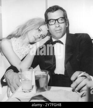 Roger Vadim et sa femme Jane Fonda assistent à la somptueuse fête au Calergi Palace, vieux de 400 ans, sur le Grand canal. 28ème Festival du film de Venise, Italie - 11 septembre 1967 Banque D'Images