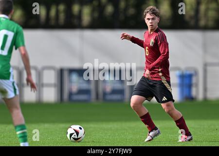 Xavi Deraet (6) de Belgique photographié lors d'un match amical de football entre les équipes nationales de Belgique et de la république d'Irlande de moins de 16 ans le dimanche 29 septembre 2024 à Tubize , Belgique . PHOTO SPORTPIX | David Catry Banque D'Images