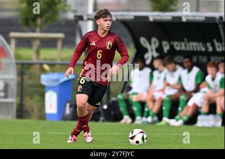 Xavi Deraet (6) de Belgique photographié lors d'un match amical de football entre les équipes nationales de Belgique et de la république d'Irlande de moins de 16 ans le dimanche 29 septembre 2024 à Tubize , Belgique . PHOTO SPORTPIX | David Catry Banque D'Images