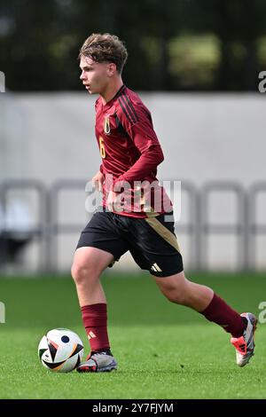 Xavi Deraet (6) de Belgique photographié lors d'un match amical de football entre les équipes nationales de Belgique et de la république d'Irlande de moins de 16 ans le dimanche 29 septembre 2024 à Tubize , Belgique . PHOTO SPORTPIX | David Catry Banque D'Images