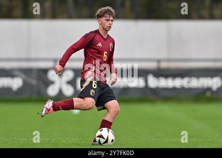 Xavi Deraet (6) de Belgique photographié lors d'un match amical de football entre les équipes nationales de Belgique et de la république d'Irlande de moins de 16 ans le dimanche 29 septembre 2024 à Tubize , Belgique . PHOTO SPORTPIX | David Catry Banque D'Images