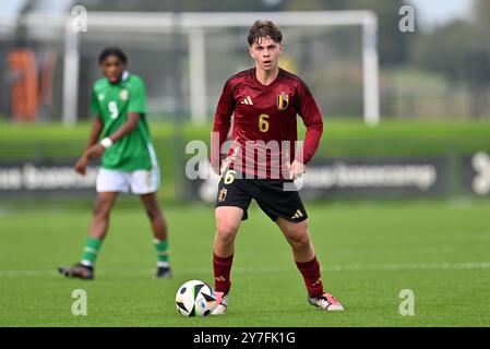 Xavi Deraet (6) de Belgique photographié lors d'un match amical de football entre les équipes nationales de Belgique et de la république d'Irlande de moins de 16 ans le dimanche 29 septembre 2024 à Tubize , Belgique . PHOTO SPORTPIX | David Catry Banque D'Images