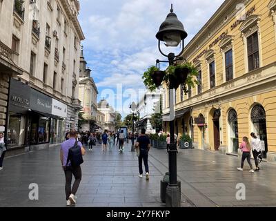 Belgrad, Serbie. 20 septembre 2024. Les gens se promènent le long de la principale rue commerçante Knez Mihaila dans le centre-ville. Crédit : Friedemann Kohler/dpa/Alamy Live News Banque D'Images