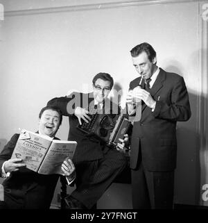 Les acteurs du Goon Show, Peter Sellers, Harry Secombe et Spike Milligan à Londres en 1954. Photographie de George Douglas Banque D'Images