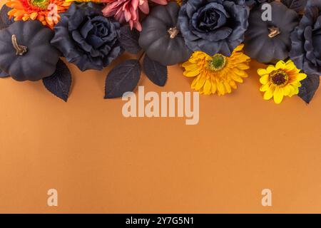 Dia de los muertos Fête plat Lay, Mexican Day of the Dead fond de vacances avec automne noir, orange, fleurs jaunes, lightbox avec texte Dia de los m Banque D'Images