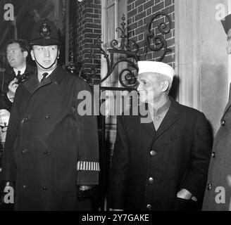 LE PREMIER MINISTRE INDIEN LAL BAHADUR SHASTRI À LONDRES / ; 3 DÉCEMBRE 1964 Banque D'Images