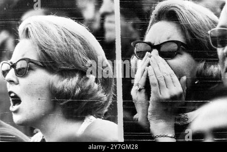 JEUX OLYMPIQUES, JEUX OLYMPIQUES DE SPORT - LA XVIIIE XVIIIE OLYMPIADE À TOKYO, JAPON - BEATRIX PRINCESS AUX JEUX OLYMPIQUES ; 19 OCTOBRE 1964 Banque D'Images