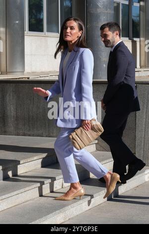 La Reine Letizia d'Espagne assiste à la présentation du service 'Radio nationale pour tous' aux studios Casa de la Radio le 30 septembre 2024 à Madr Banque D'Images