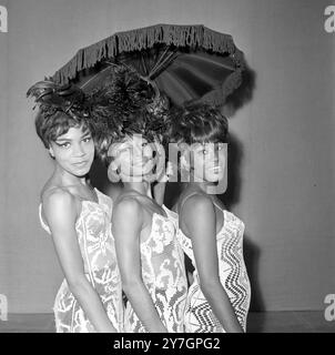 MEMBRES DU ALVIN AILEY AMERICAN DANCE THEATRE À LONDRES ; 2 OCTOBRE 1964 Banque D'Images