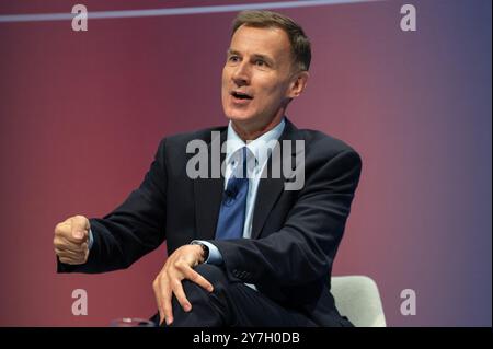 Birmingham, Royaume-Uni. 30 septembre 2024. Jeremy Hunt See s'adressant aux délégués à la conférence. Le Parti conservateur est le deuxième plus grand parti politique du Royaume-Uni et se réunit à Birmingham pour sa conférence d'automne. Crédit : David Tramontan / Alamy Live News Banque D'Images