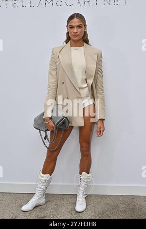 Paris, France. 30 septembre 2024. Paris, France. 30 septembre 2024. Au salon Stella McCartney lors de la Fashion week à Paris, France, le 30 septembre 2024. Photo de Julien Reynaud/APS-médias/ABACAPRESS. COM Credit : Abaca Press/Alamy Live News Banque D'Images