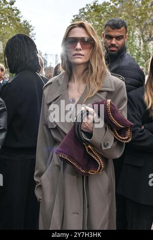 Paris, France. 30 septembre 2024. Paris, France. 30 septembre 2024. Paris Jackson au salon Stella McCartney lors de la Paris Fashion week à Paris, France, le 30 septembre 2024. Photo de Julien Reynaud/APS-médias/ABACAPRESS. COM Credit : Abaca Press/Alamy Live News Banque D'Images