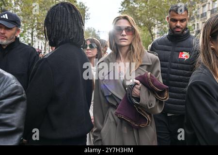 Paris, France. 30 septembre 2024. Paris, France. 30 septembre 2024. Paris Jackson au salon Stella McCartney lors de la Paris Fashion week à Paris, France, le 30 septembre 2024. Photo de Julien Reynaud/APS-médias/ABACAPRESS. COM Credit : Abaca Press/Alamy Live News Banque D'Images