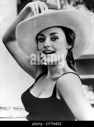 RAFFAELLA CARRA À ROME / ; 23 AOÛT 1964 Banque D'Images