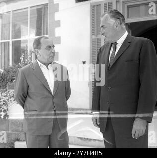 FAZIL KUCHUK AVEC PALZA FALO À NICOSIE, CHYPRE / ; 19 AOÛT 1964 Banque D'Images