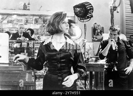 14 AOÛT 1964 Pia Lindstrom, fille d'Ingrid Bergman, photographiée sur le plateau dans son premier film, "mariage Italien style". Rome, Italie Banque D'Images