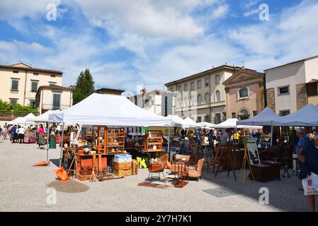 Lucques, Italie. 15 septembre 2024. Un marché d'antiquités à Lucques, Toscane. Photo de haute qualité Banque D'Images