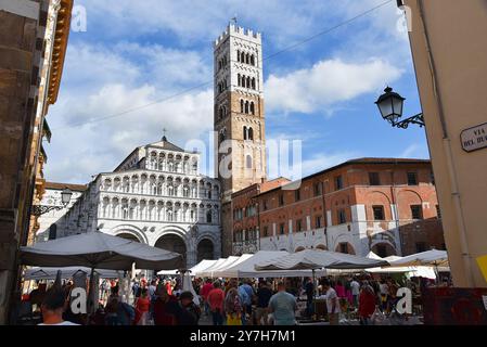 Lucques, Italie. 15 septembre 2024. Un marché d'antiquités à Lucques, Toscane. Photo de haute qualité Banque D'Images