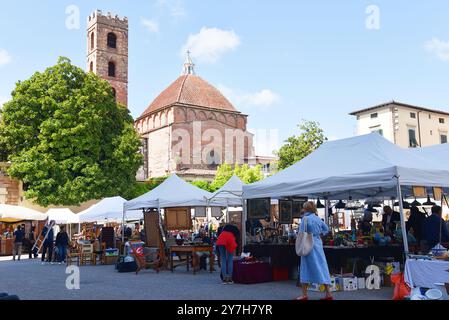 Lucques, Italie. 15 septembre 2024. Un marché d'antiquités à Lucques, Toscane. Photo de haute qualité Banque D'Images