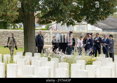 Loos-en-Gohelle, France. 26 septembre 2024. SAR la Princesse Royale arrive au cimetière britannique de Loos pour l'enterrement de deux soldats inconnus. Banque D'Images