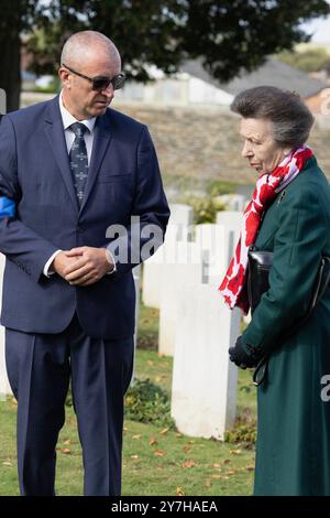 Loos-en-Gohelle, France. SAR la Princesse Royale inaugurant le cimetière britannique de Loos avec des hauts fonctionnaires de la Commonwealth War graves Commission. Banque D'Images