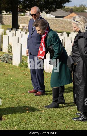 Loos-en-Gohelle, France. SAR la Princesse Royale inaugurant le cimetière britannique de Loos avec des hauts fonctionnaires de la Commonwealth War graves Commission. Banque D'Images