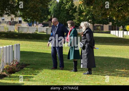 Loos-en-Gohelle, France. SAR la Princesse Royale inaugurant le cimetière britannique de Loos avec des hauts fonctionnaires de la Commonwealth War graves Commission. Banque D'Images