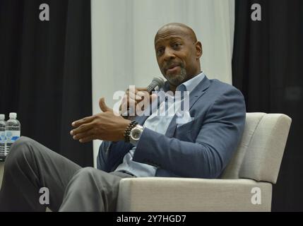 Miramar, États-Unis. 28 septembre 2024. MIRAMAR, FLORIDE - SEPTEMBRE 28 : Alonzo Mourning, ancien joueur de Miami Heat NBA, assiste au sommet GRATUIT de la ville de Miramar sur la santé des hommes. De vrais discours et de vrais problèmes sur la santé des hommes à l'hôtel de ville de Miramar, en Floride. (Photo de JL/Sipa USA) crédit : Sipa USA/Alamy Live News Banque D'Images