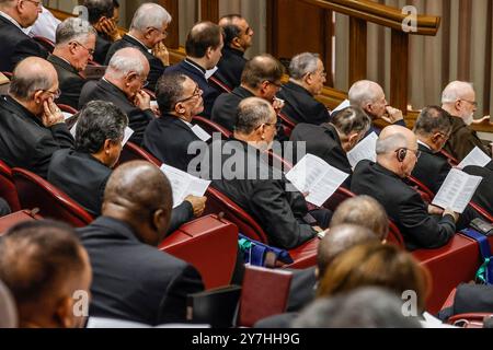 Cité du Vatican, Vatican. 30 septembre 2024. Cité du Vatican, 30 septembre 2024. Les participants assistent à l'ouverture de la retraite spirituelle dédiée aux membres, délégués fraternels et invités spéciaux lors de la deuxième session de la XVI Assemblée générale ordinaire du Synode des évêques crédit : Riccardo de Luca - Update images/Alamy Live News Banque D'Images