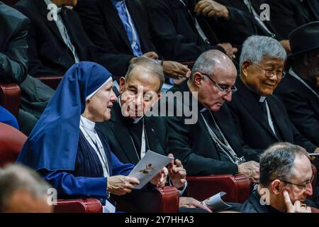 Cité du Vatican, Vatican. 30 septembre 2024. Cité du Vatican, 30 septembre 2024. Les participants assistent à l'ouverture de la retraite spirituelle dédiée aux membres, délégués fraternels et invités spéciaux lors de la deuxième session de la XVI Assemblée générale ordinaire du Synode des évêques crédit : Riccardo de Luca - Update images/Alamy Live News Banque D'Images