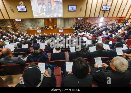 Cité du Vatican, Vatican. 30 septembre 2024. Cité du Vatican, 30 septembre 2024. Les participants assistent à l'ouverture de la retraite spirituelle dédiée aux membres, délégués fraternels et invités spéciaux lors de la deuxième session de la XVI Assemblée générale ordinaire du Synode des évêques crédit : Riccardo de Luca - Update images/Alamy Live News Banque D'Images