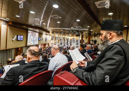 Cité du Vatican, Vatican. 30 septembre 2024. Cité du Vatican, 30 septembre 2024. Les participants assistent à l'ouverture de la retraite spirituelle dédiée aux membres, délégués fraternels et invités spéciaux lors de la deuxième session de la XVI Assemblée générale ordinaire du Synode des évêques crédit : Riccardo de Luca - Update images/Alamy Live News Banque D'Images