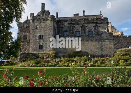 Palais surplombant le jardin de la Reine Anne au château de Stirling. Stirling, Stirlingshire, Écosse Banque D'Images