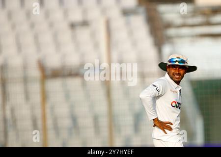 Le bangladais Mehidy Hasan Miraz lors du premier test match du Bangladesh et du Pakistan, deuxième jour au stade Zahur Ahmed Chowdhury à Chattogram of Banque D'Images